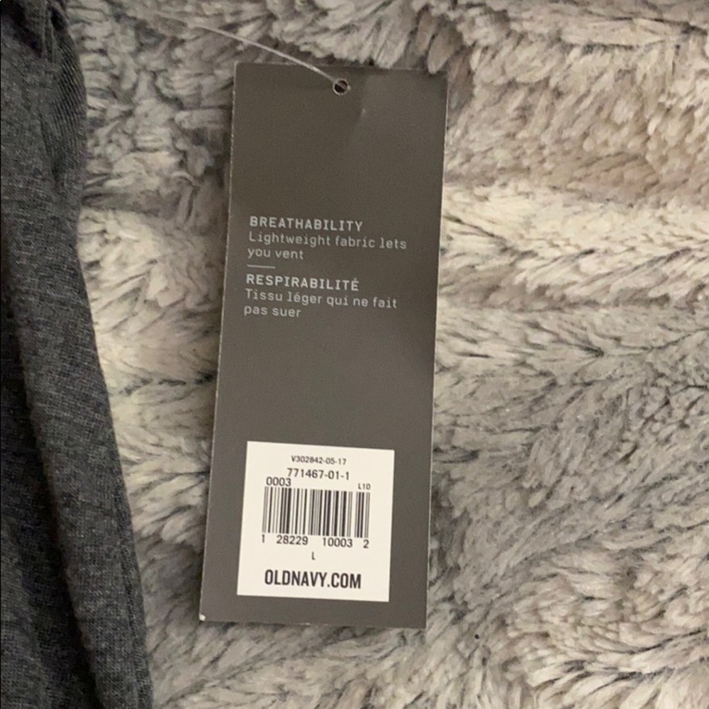 NWT. Old navy active tee